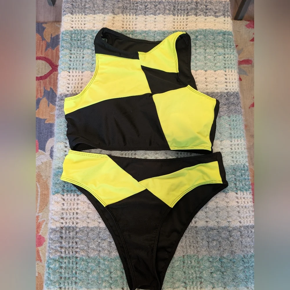 Shego Cosplay Black and Neon Yellow Colorblock Bikini Set Size Large